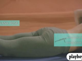 Impresionante yoga lecciones con enorme tetas trainer khloe terae