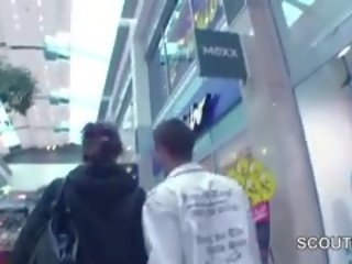 Young çehiýaly ýaşlar fucked in mall for pul by 2 nemes boys