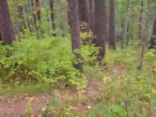 Walking med min stepsister i den skog park&period; skitten klipp blog&comma; leve video&period; - pov