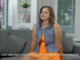 Sandra bulka. 18 y.o sedusive reale vergine giovane femmina da russia volontà confermare suo verginità diritto ora! avvicinamento imene tiro!