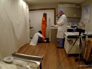 Soukromý vězení chycený použitím inmates pro zdravotní testování & experiments - skrytý video&excl; sledovat jako inmate je použitý & ponížený podle tým na lékaři - donna leigh - orgasmu výzkum inc vězení vydání první část na 19